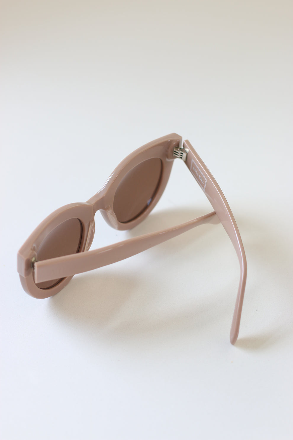 NEW ANEA HILL women\'s round polarized sunglasses duchess in beige Dorado Sand Female Round Sunglasses | Aire – AIRE US main image 3