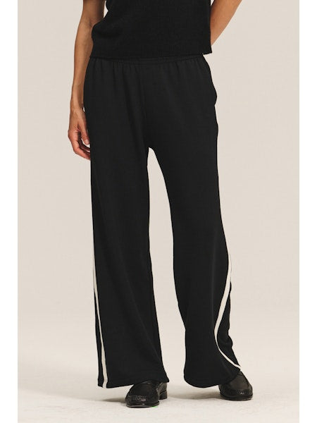Velvet by Graham & Spencer Gigi Lush Fleece Trackpants | Black