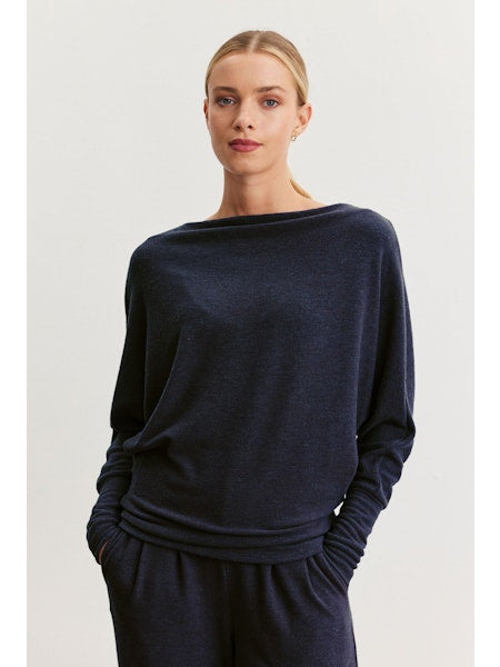 Velvet by Graham & Spencer Selmy 06 Sweater | Navy