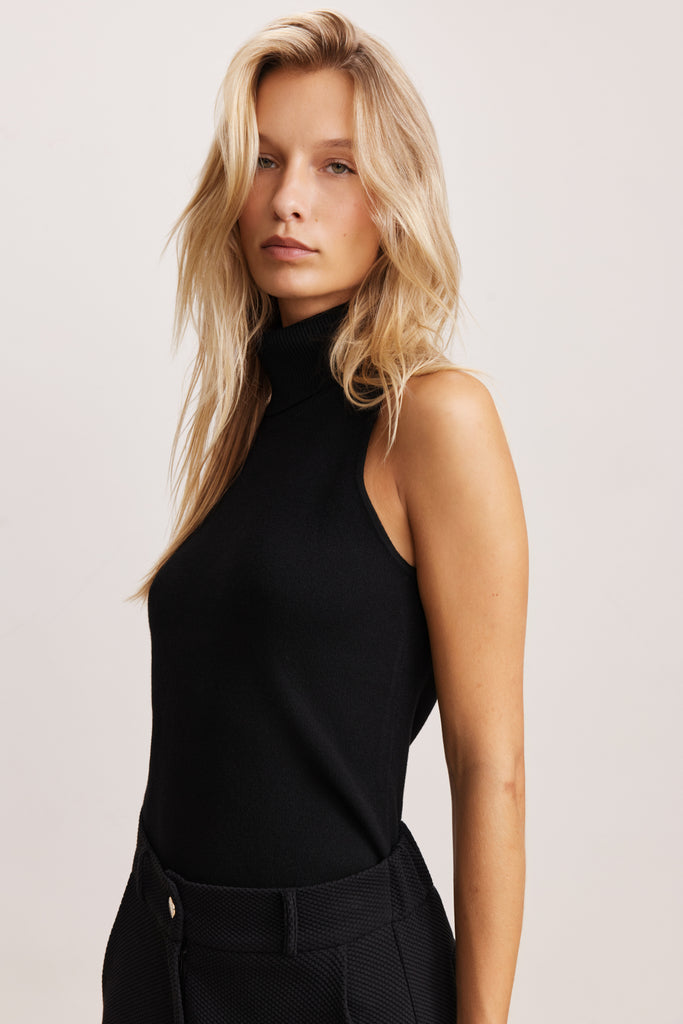 LUNE Olly Sleeveless Turtleneck LA1558 | Black