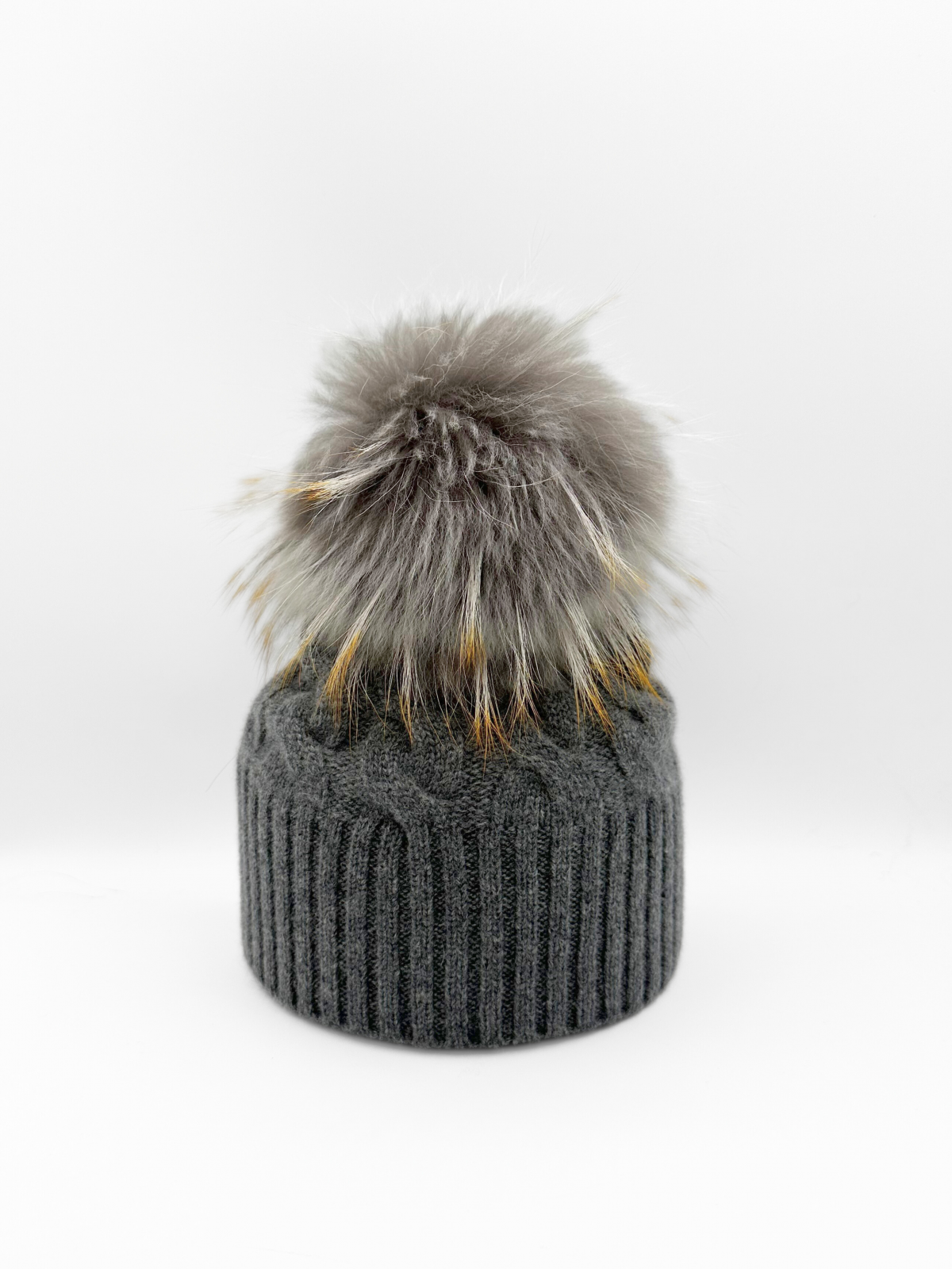 Linda Richards | Luxurious Fur Accessories, Coats, Sweaters  display picture 3